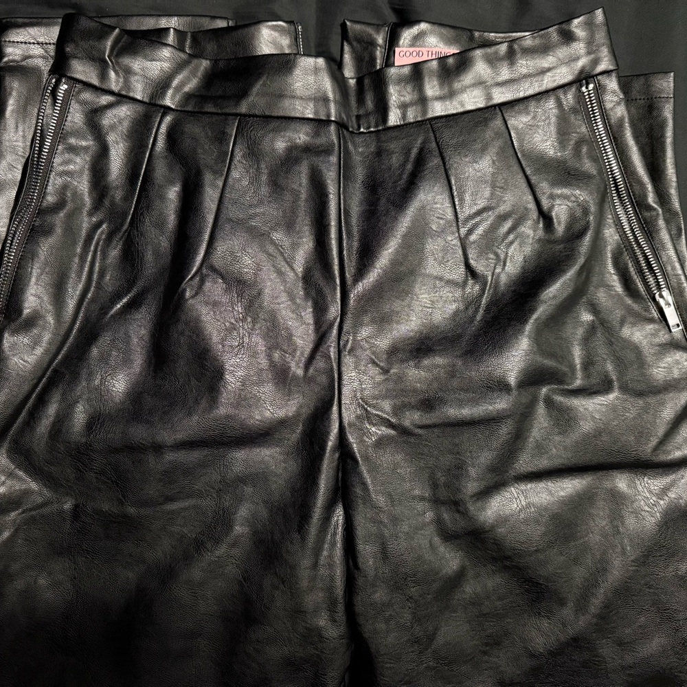 Vixen by Micheline Pitt Black Faux Leather Cropped Pants